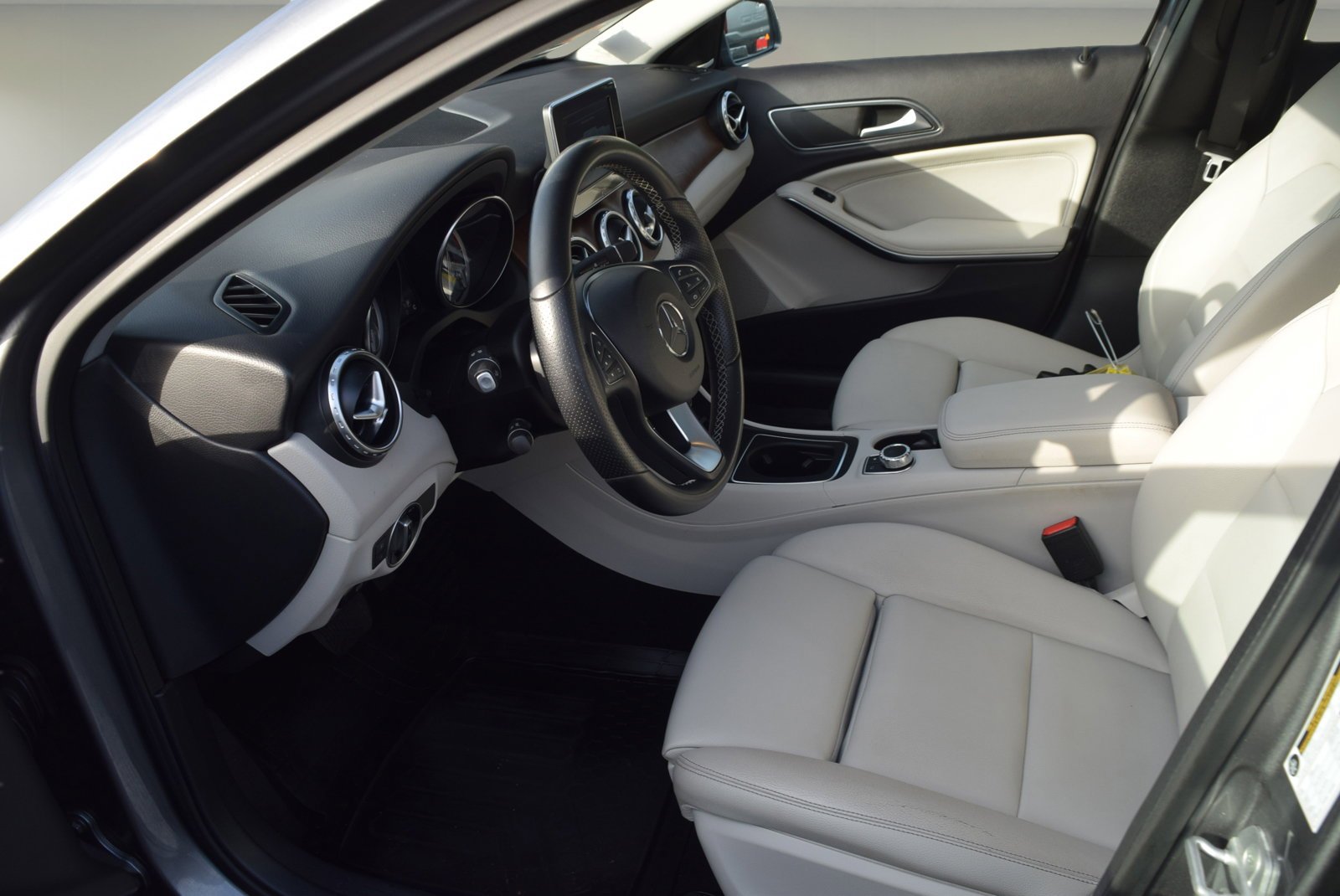 Used 2016 Mercedes-Benz GLA 250 4MATIC image 9