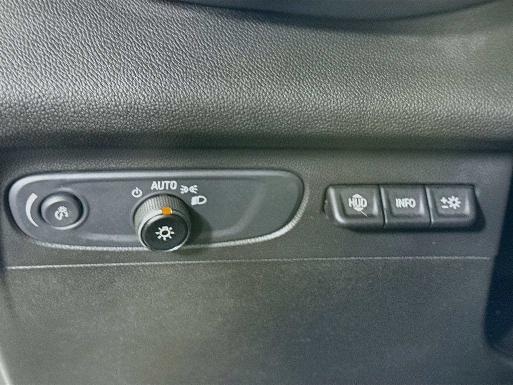 Used 2022 Buick Envision Essence w/ Technology Package I FWD image 18