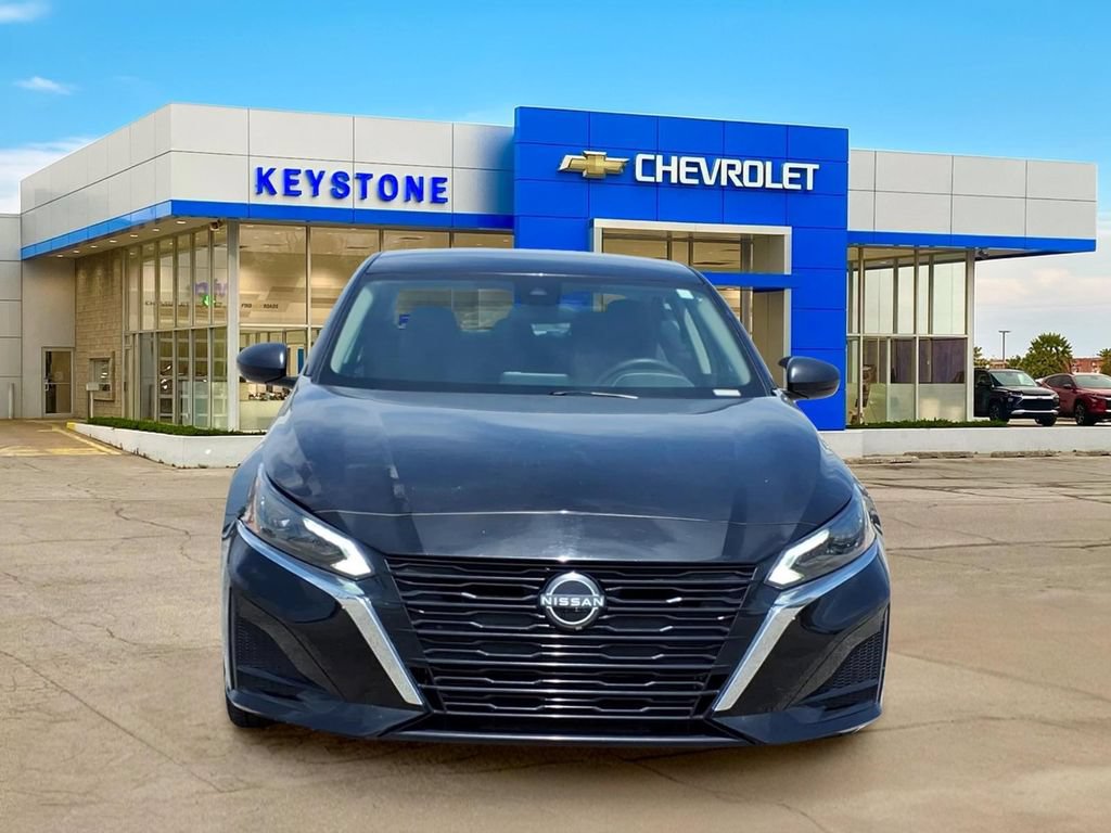 Used 2025 Nissan Altima 2.5 SV FWD image 2