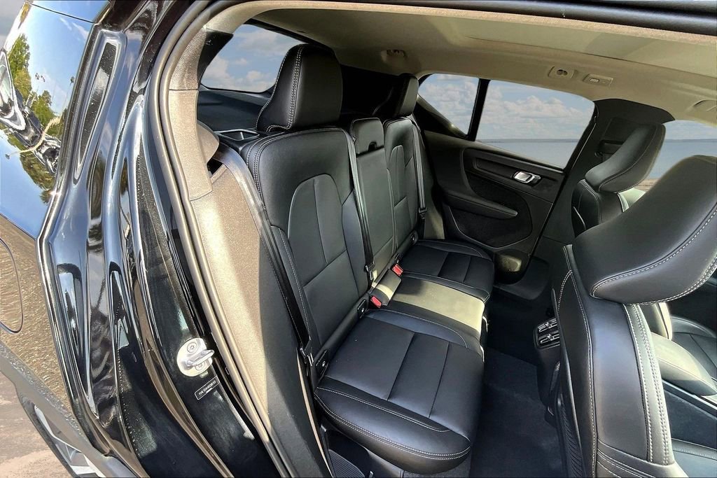 Used 2024 Volvo XC40 B5 Core AWD/4WD image 23