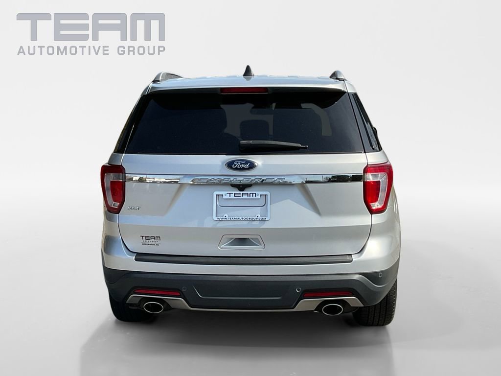 Used 2018 Ford Explorer XLT image 6