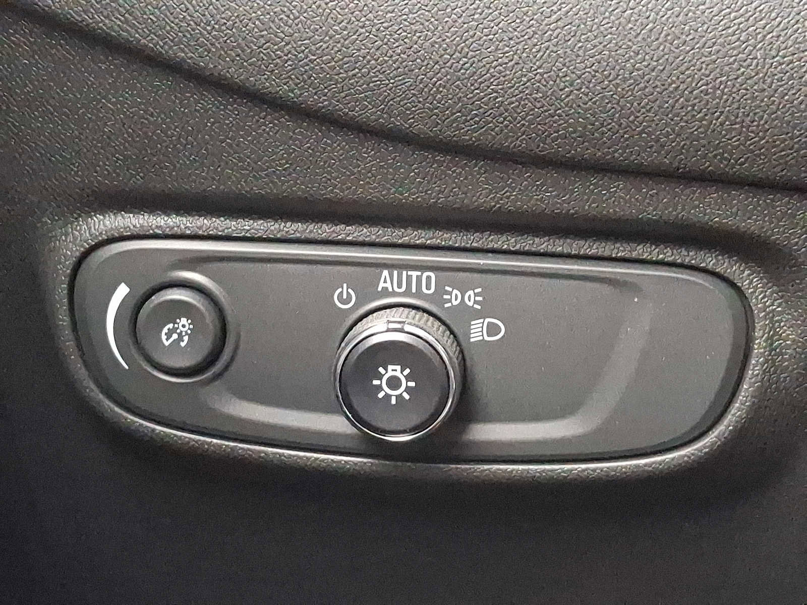 Used 2023 Chevrolet Equinox LS w/ Sport Edition image 23