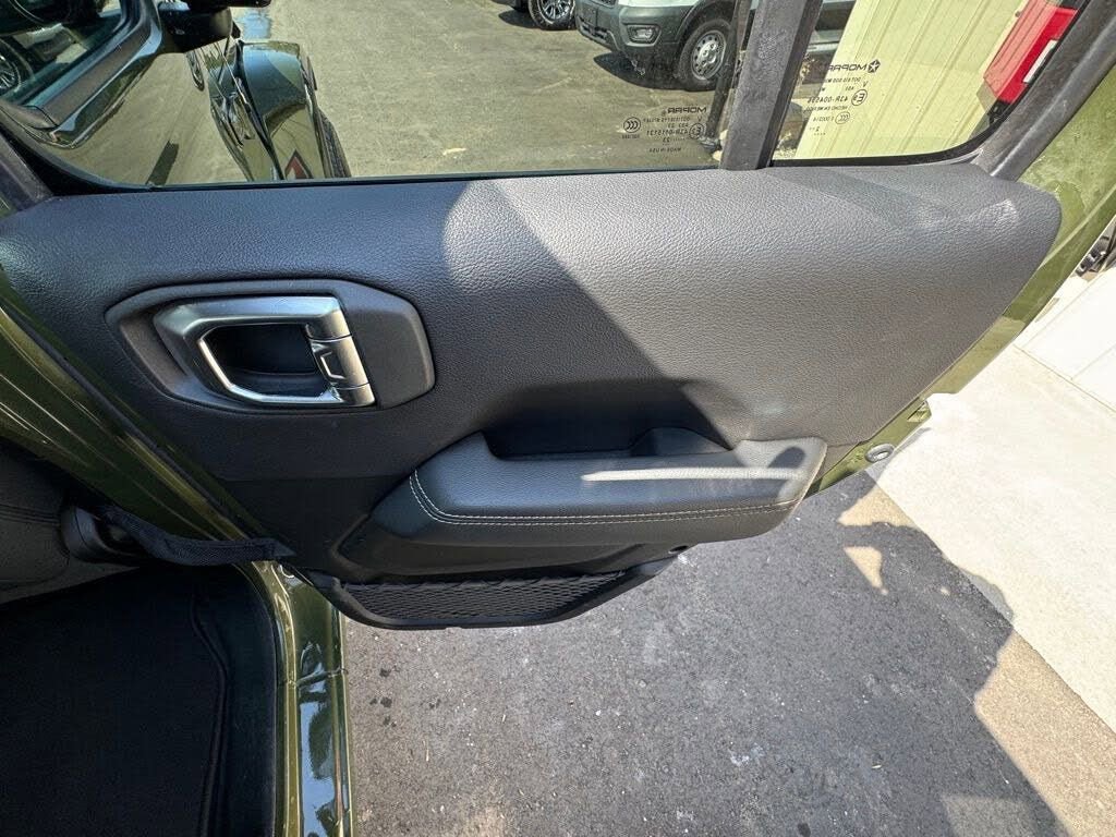 Used 2023 Jeep Wrangler Sahara AWD/4WD image 34