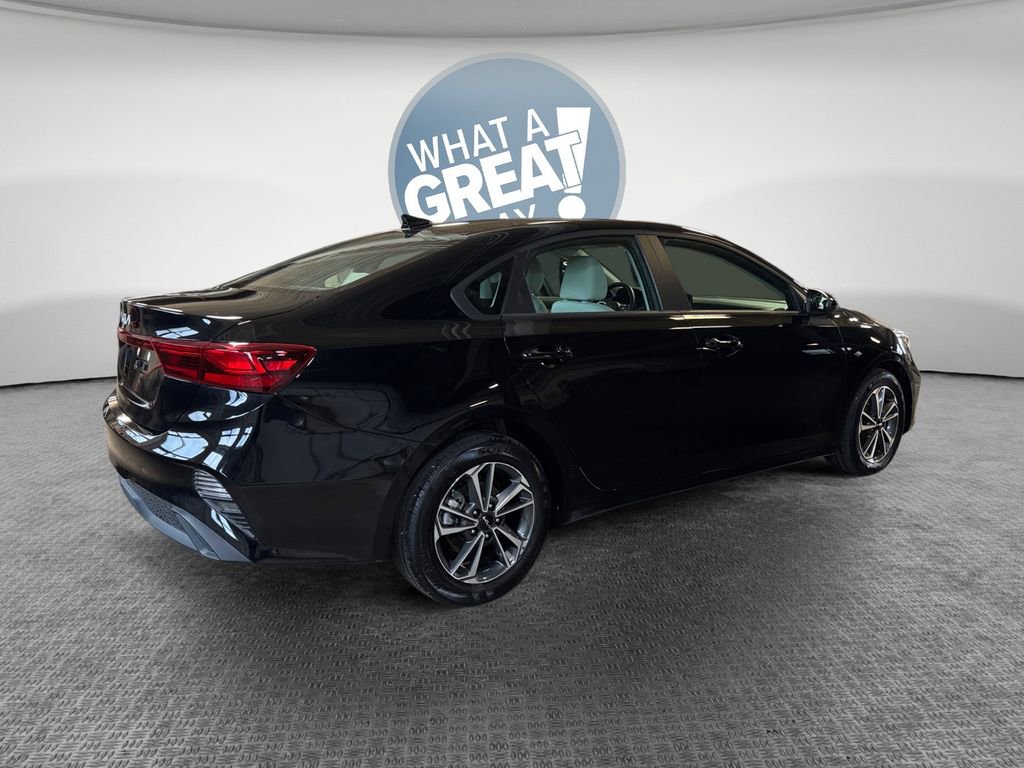 Certified 2023 Kia Forte LXS FWD image 3