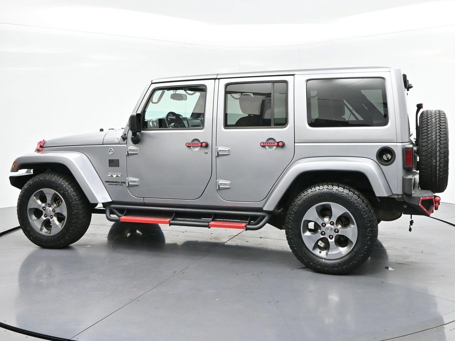 Used 2017 Jeep Wrangler Unlimited Sahara w/ Dual Top Group AWD/4WD image 5