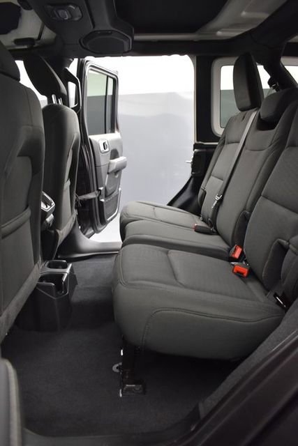 Used 2021 Jeep Wrangler Unlimited Sahara AWD/4WD image 10