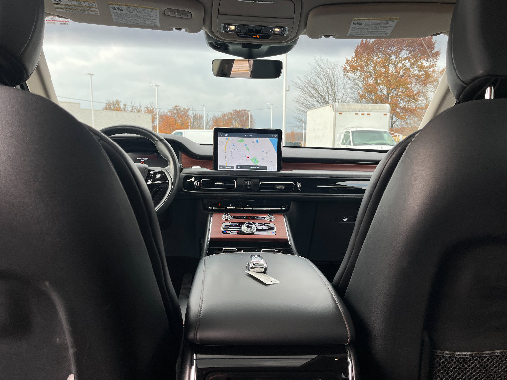 Used 2023 Lincoln Aviator Reserve AWD/4WD image 23