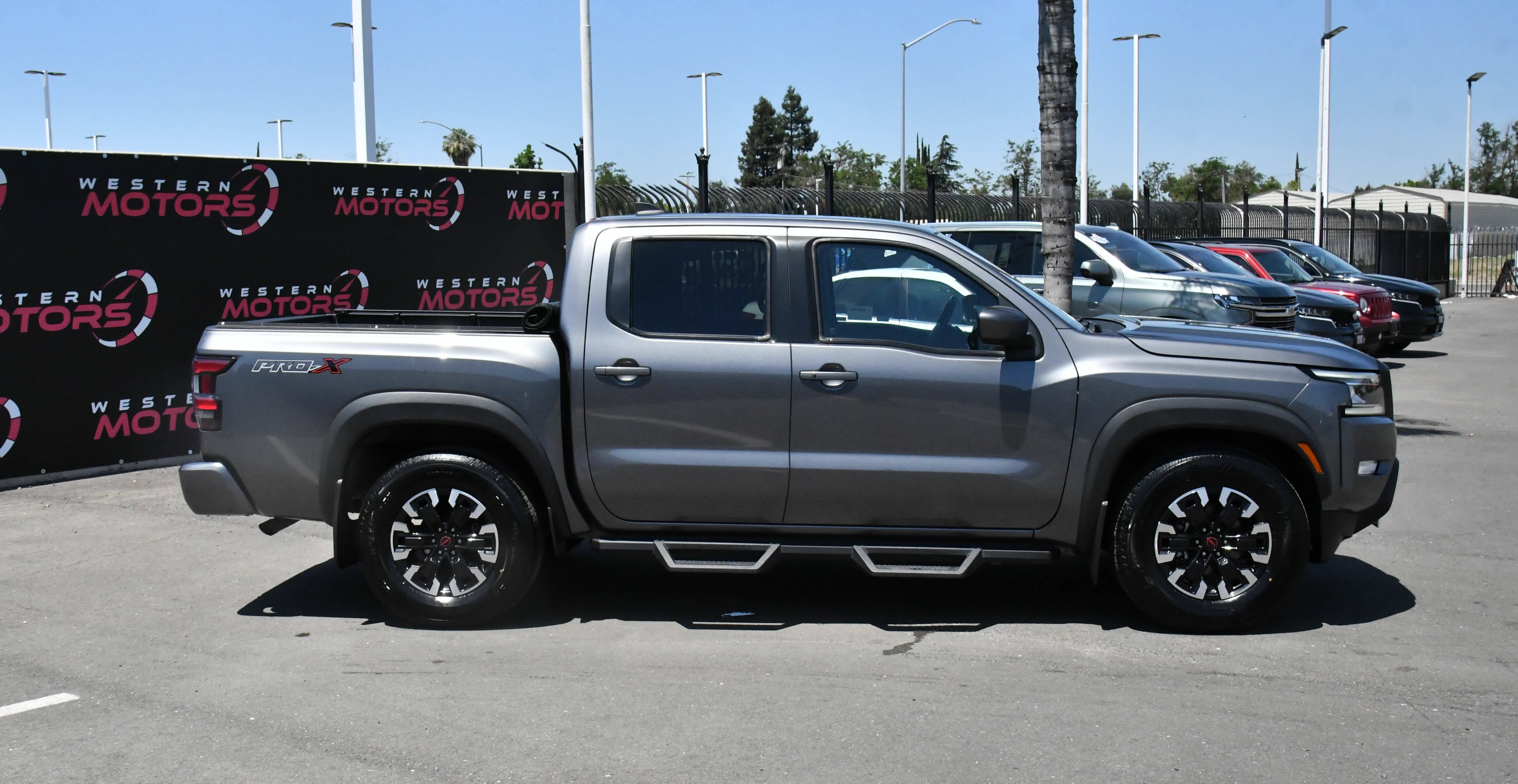 Used 2022 Nissan Frontier Pro-X RWD image 9