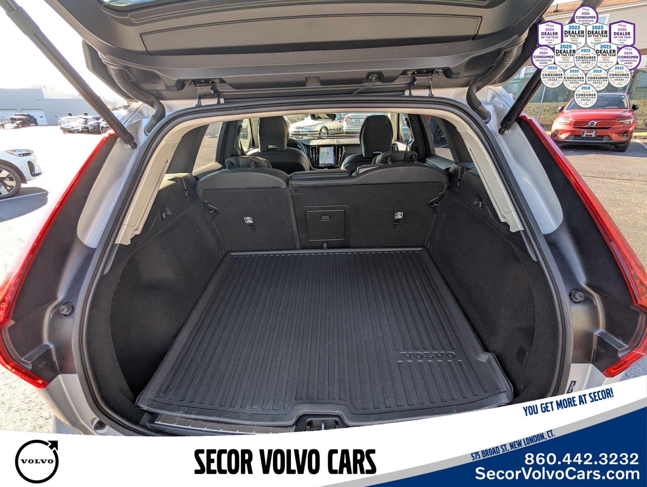 Certified 2023 Volvo XC60 B5 Plus image 24