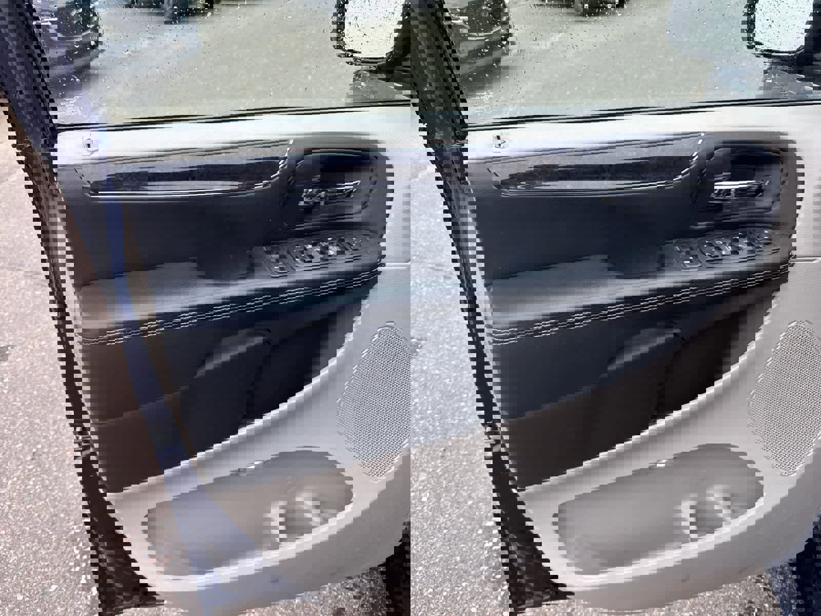 Used 2014 Chrysler Town & Country Touring FWD image 15