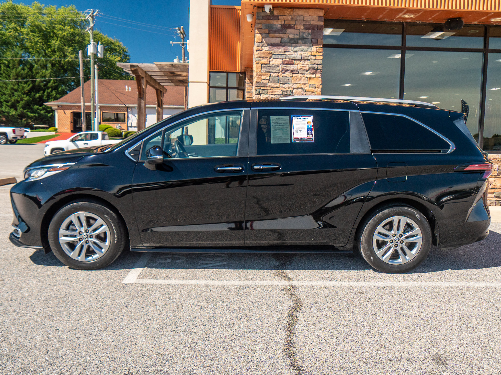 Used 2022 Toyota Sienna Limited AWD/4WD image 6