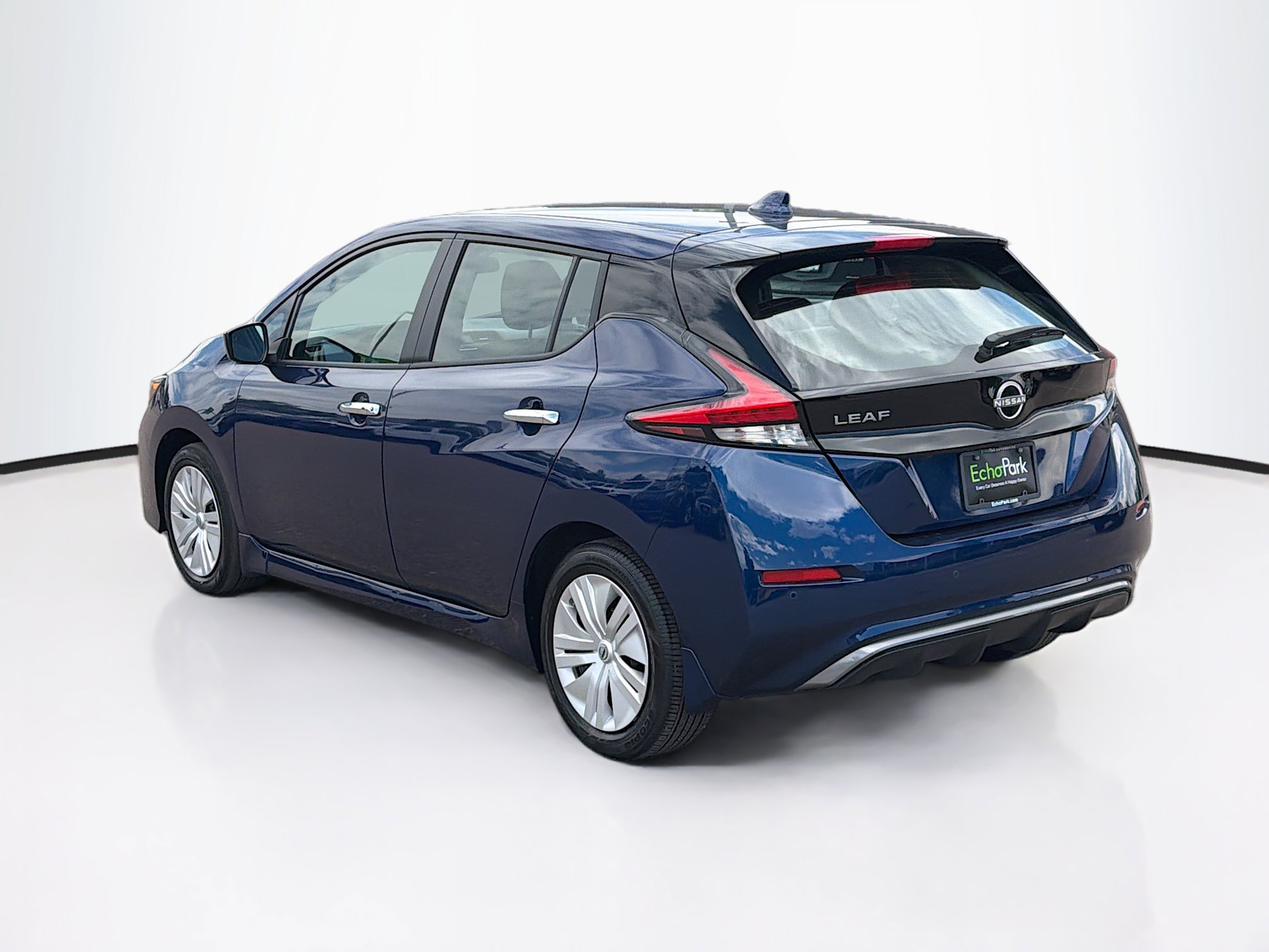 Used 2025 Nissan Leaf S FWD image 5