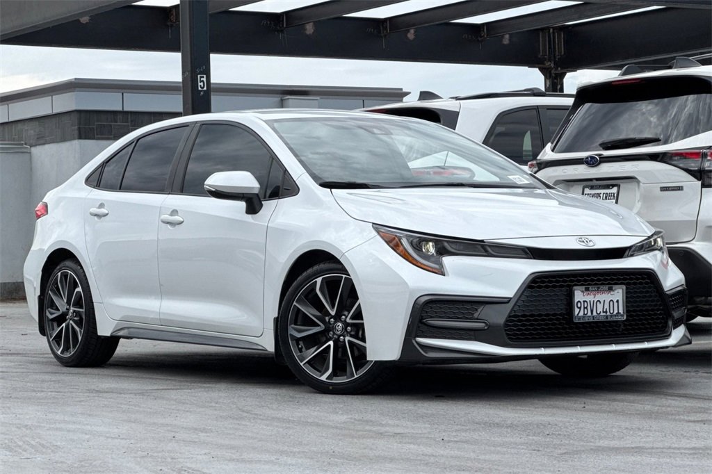 Used 2022 Toyota Corolla SE image 2