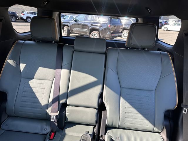 Used 2025 Toyota 4Runner Trailhunter image 37
