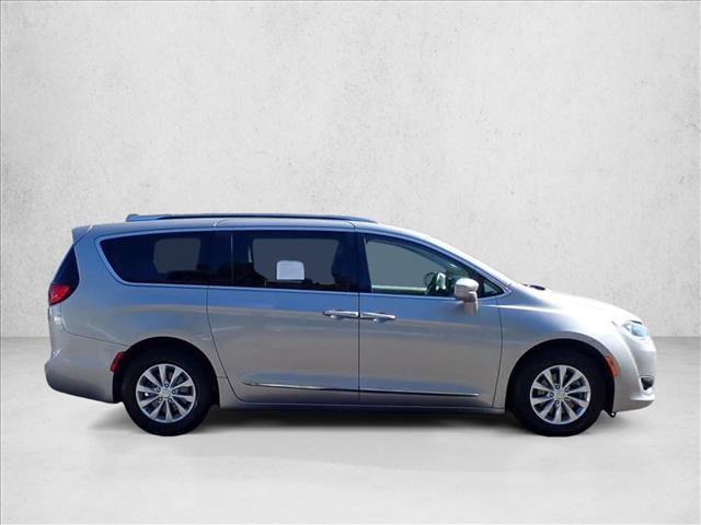 Used 2019 Chrysler Pacifica Touring-L FWD image 5