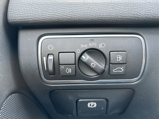 Used 2017 Volvo XC60 T5 Dynamic w/ Preferred Option Package image 26