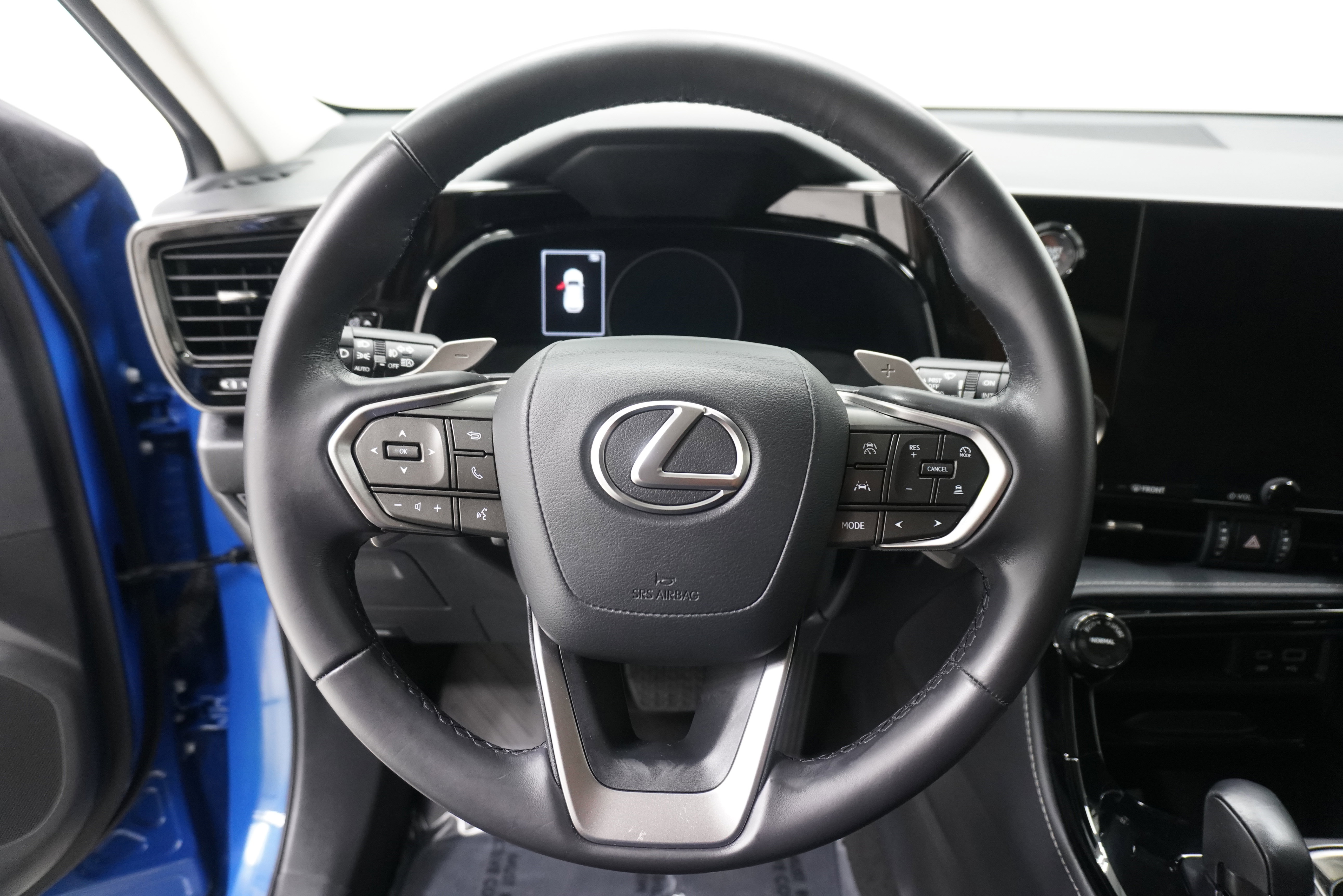 Used 2025 Lexus NX 250 FWD w/ Towing Package (2000 Lbs) image 16