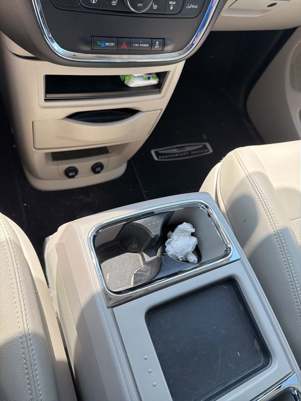 Used 2016 Chrysler Town & Country Touring-L FWD image 7