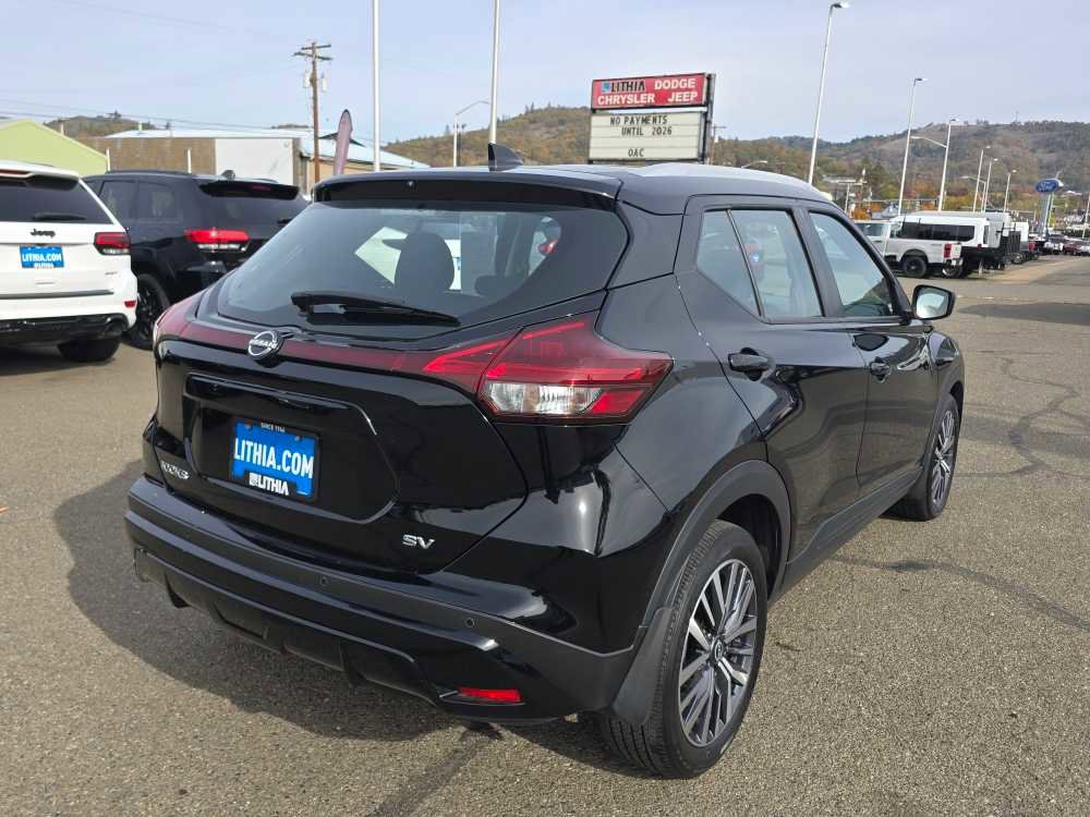 Used 2023 Nissan Kicks SV image 5