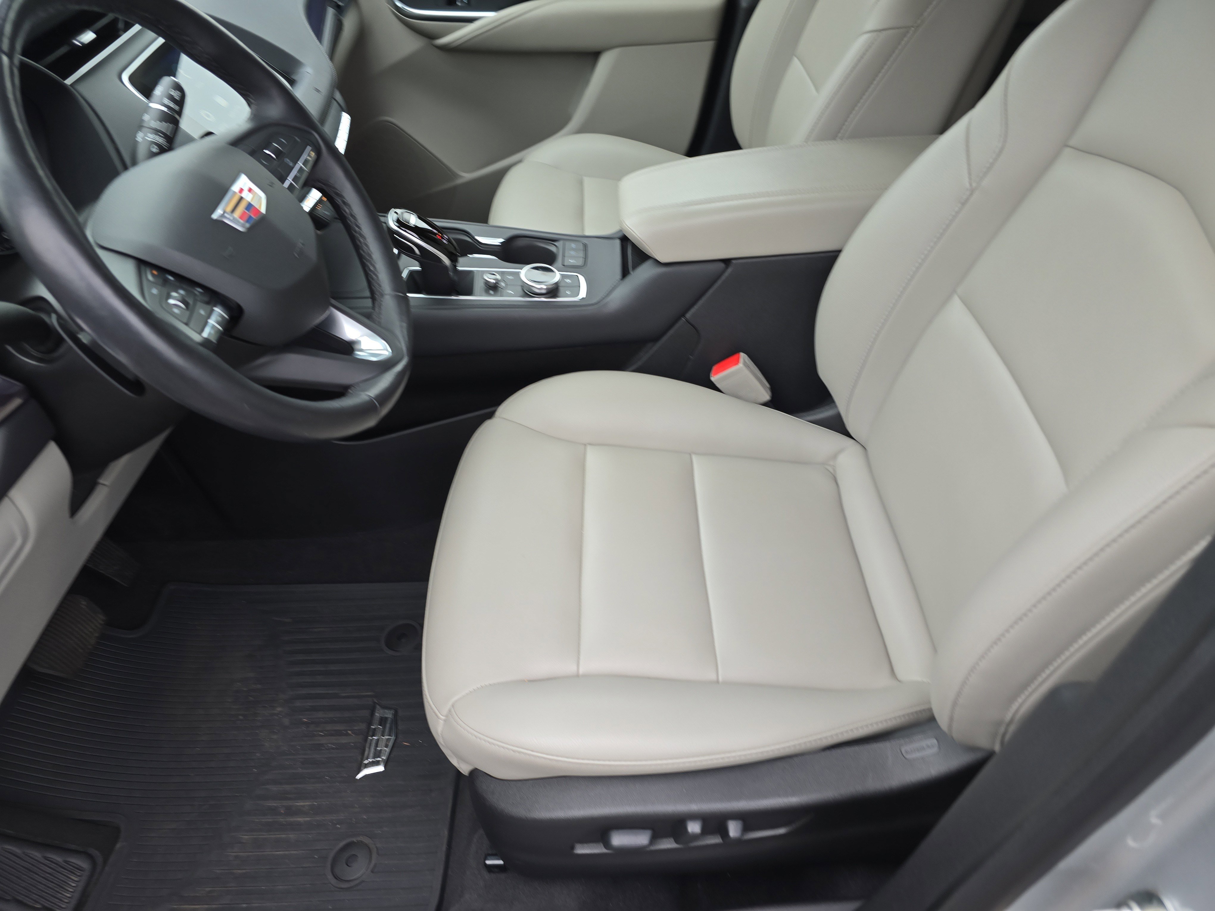 Used 2021 Cadillac XT4 Luxury w/ Cold Weather Package image 23