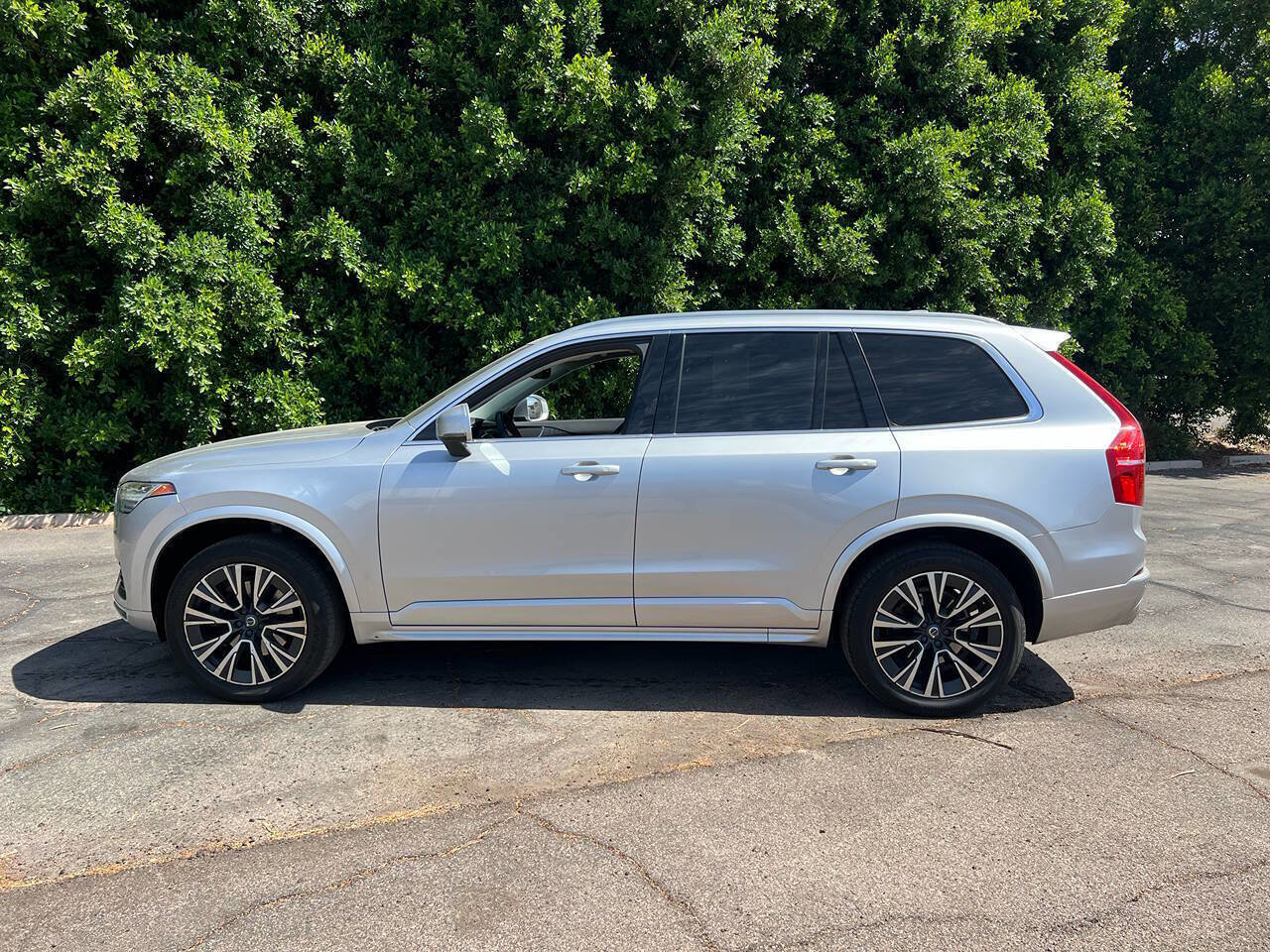 Used 2020 Volvo XC90 T5 Momentum w/ Protection Package Premier image 7