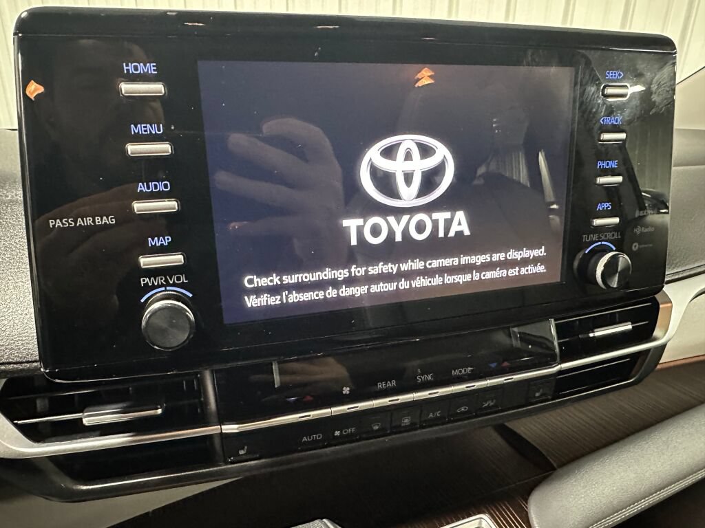Used 2024 Toyota Sienna XLE AWD/4WD image 14