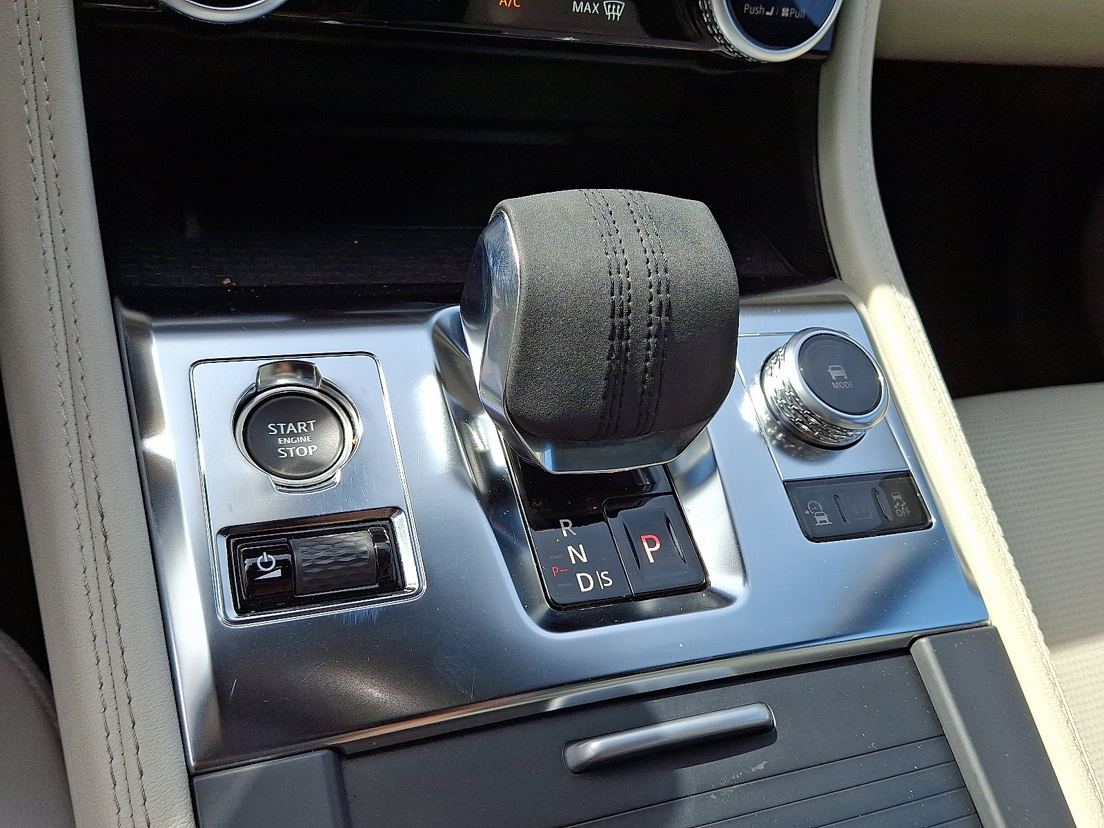 Certified 2025 Jaguar F-PACE R-Dynamic S image 15