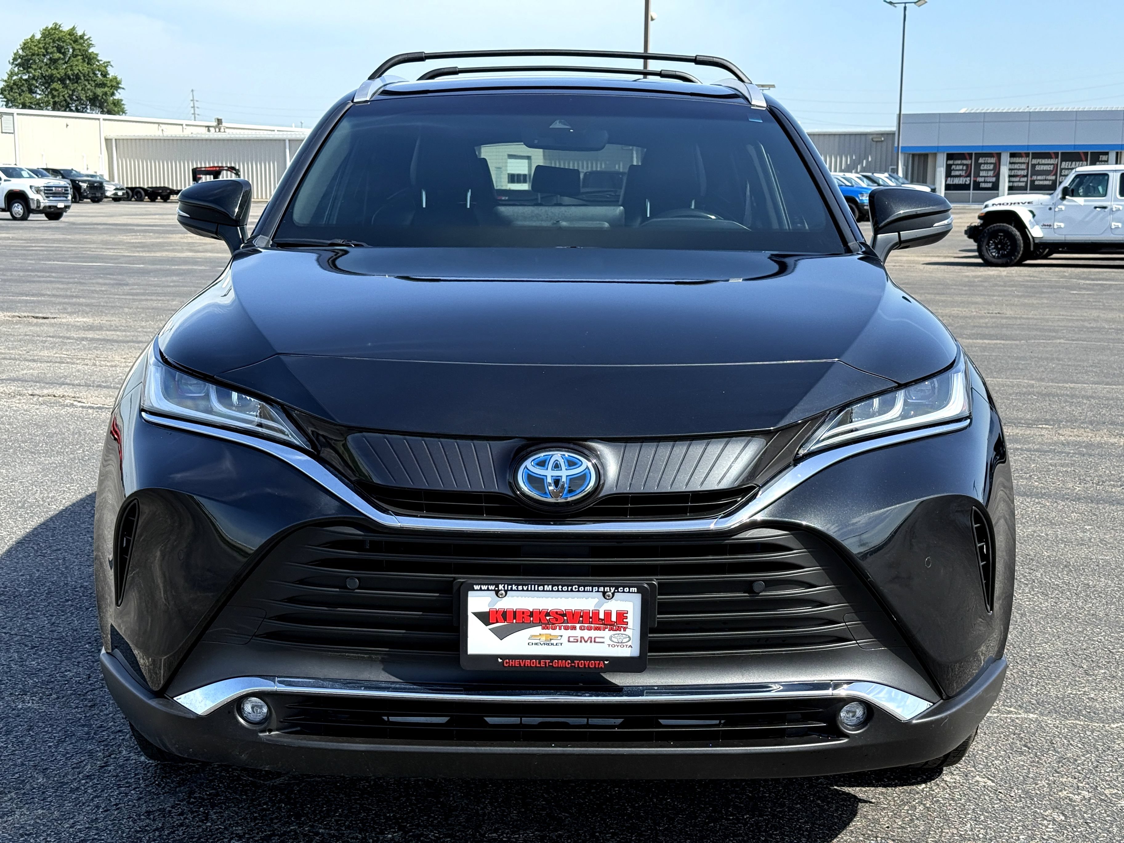 Used 2024 Toyota Venza XLE AWD/4WD image 8