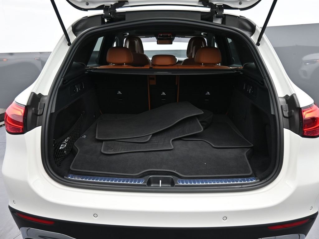 Used 2025 Mercedes-Benz GLC 350e 4MATIC image 26