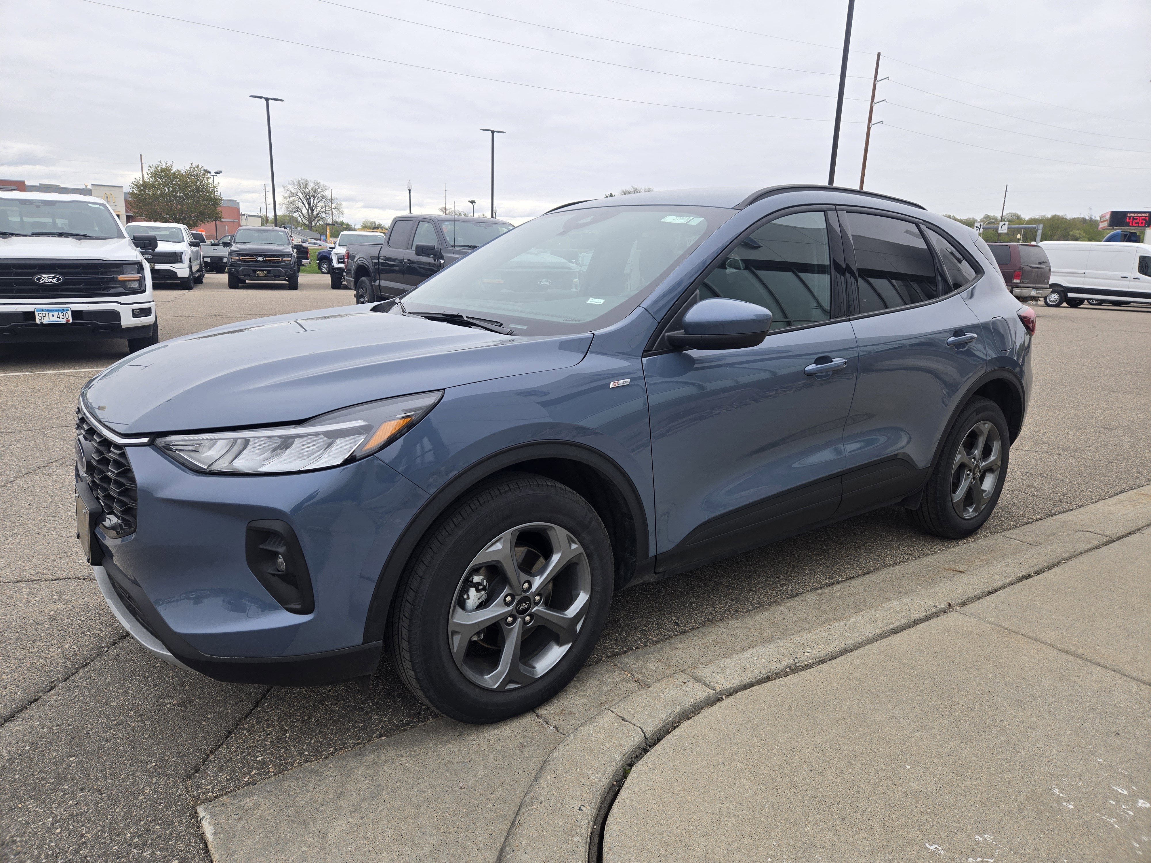 Certified 2025 Ford Escape ST-Line Select AWD/4WD image 3
