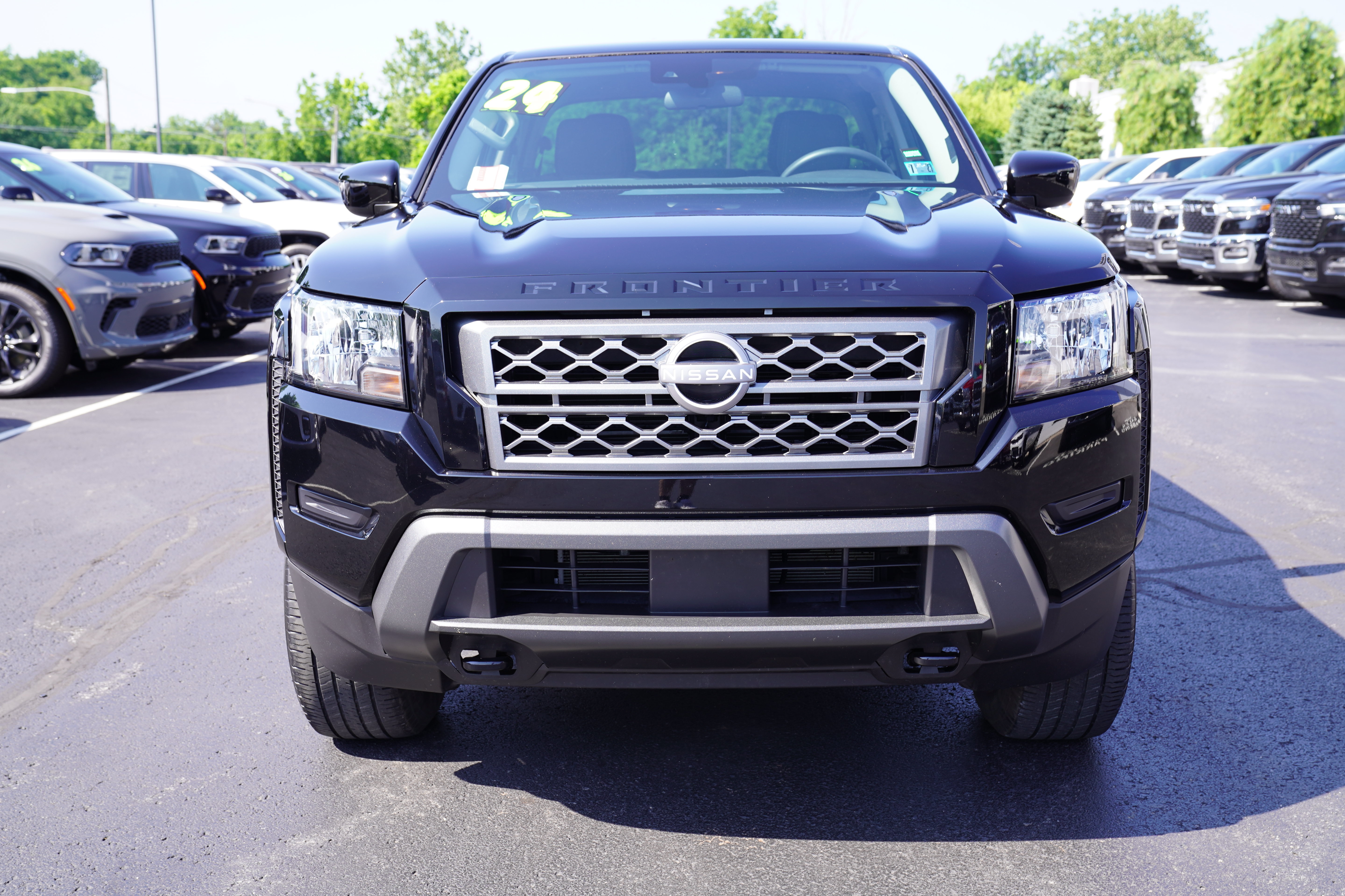 Used 2024 Nissan Frontier SV w/ Technology Package AWD/4WD image 10