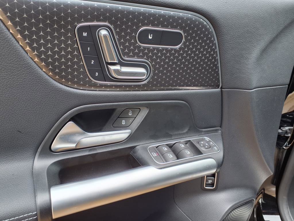New 2025 Mercedes-Benz GLA 250 4MATIC image 12