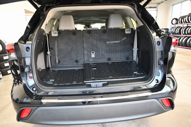 Used 2023 Toyota Highlander XLE image 30