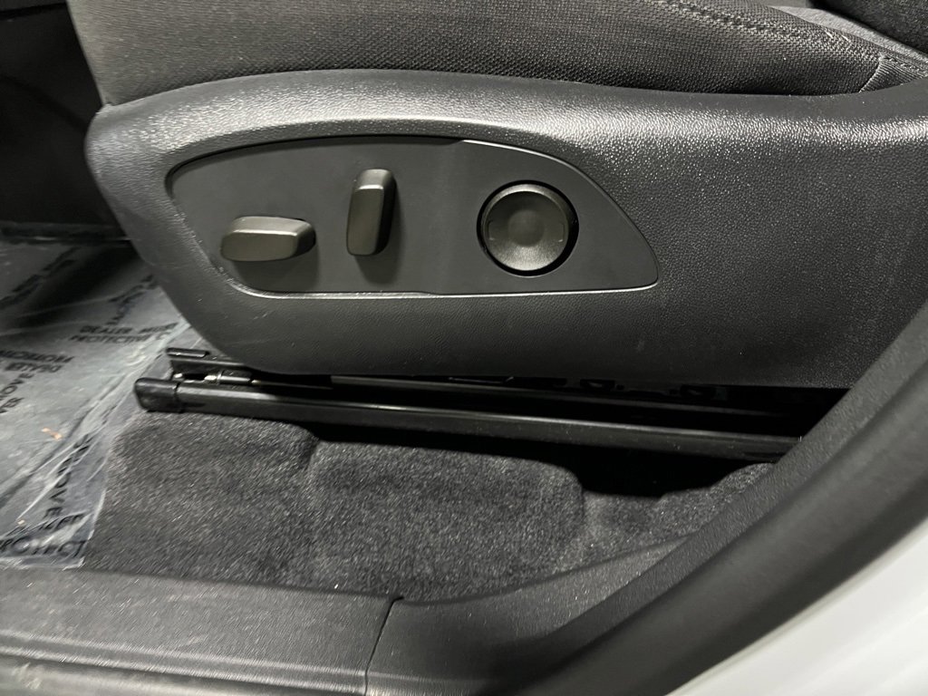 Used 2025 GMC Acadia Elevation image 25