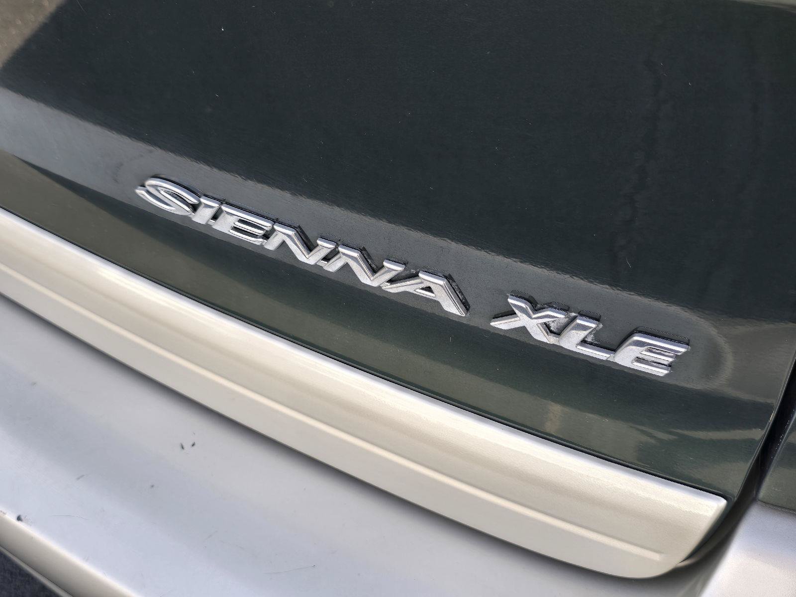 Used 2000 Toyota Sienna XLE FWD image 8