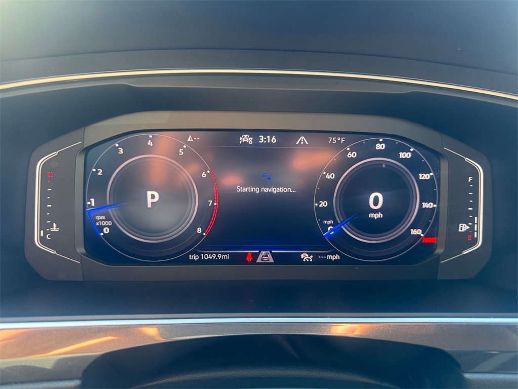 Used 2024 Volkswagen Tiguan SEL R-Line image 16