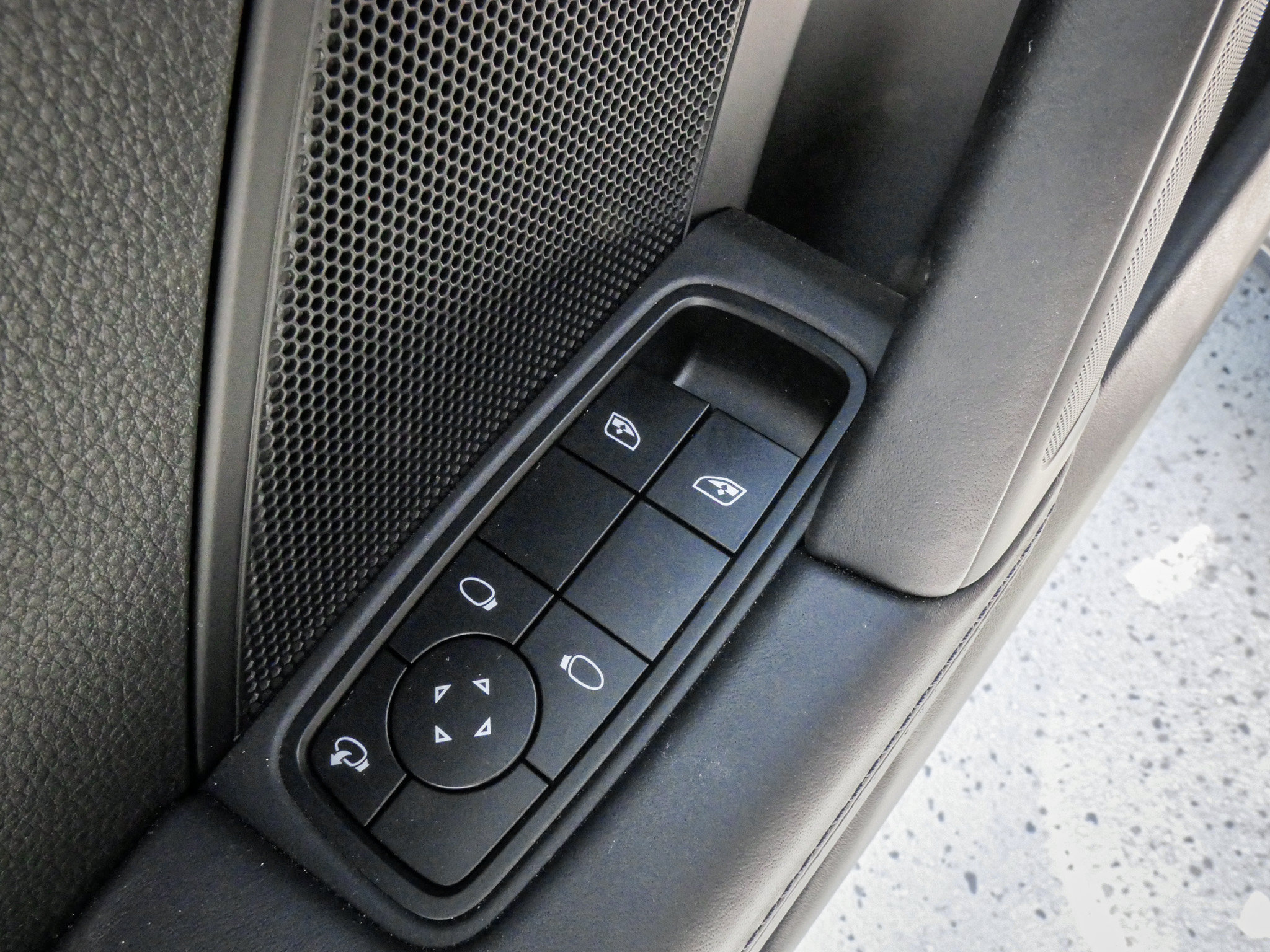 Used 2024 Porsche 911 Carrera RWD image 15
