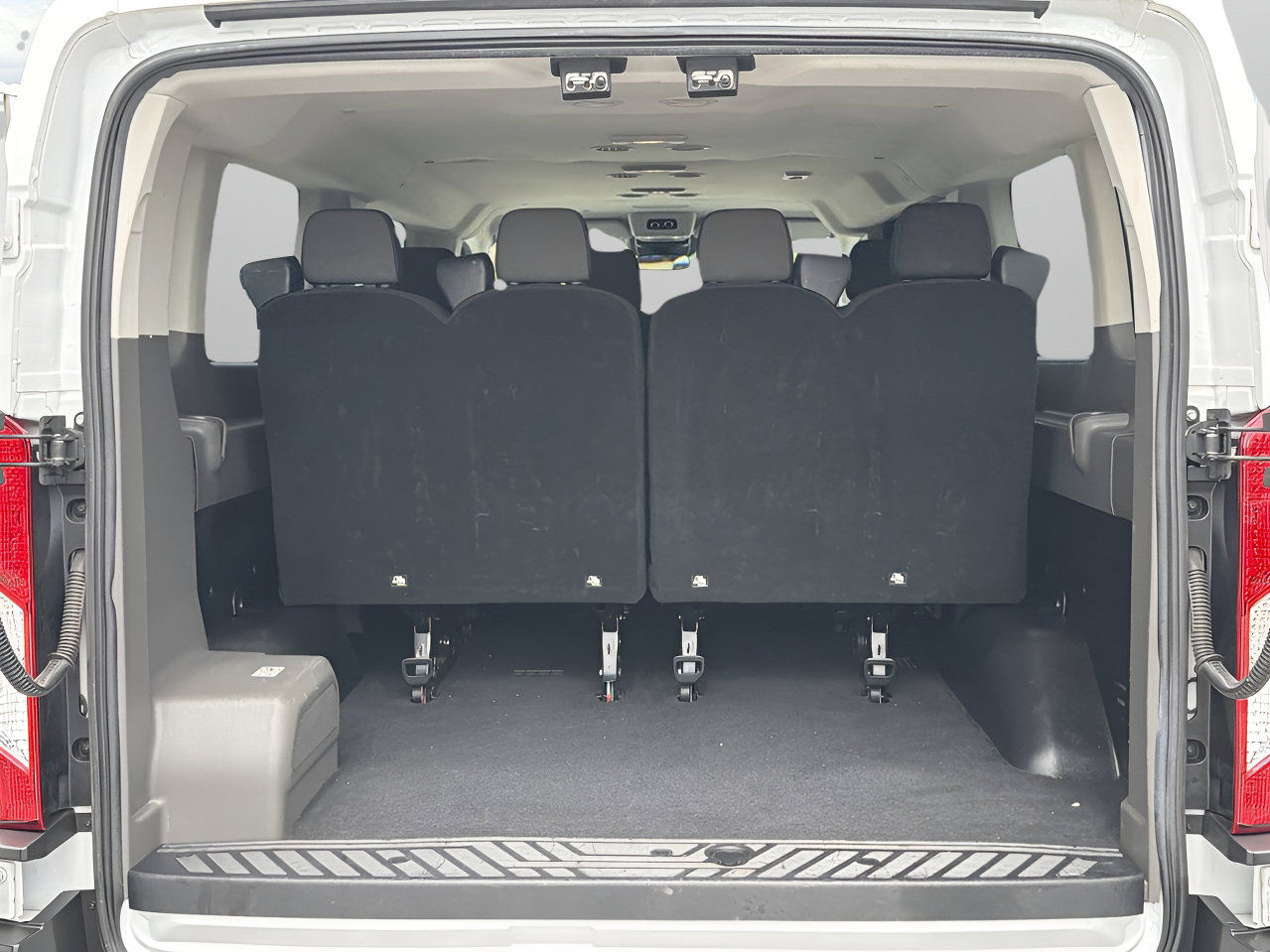 Used 2024 Ford Transit 350 XLT RWD image 8