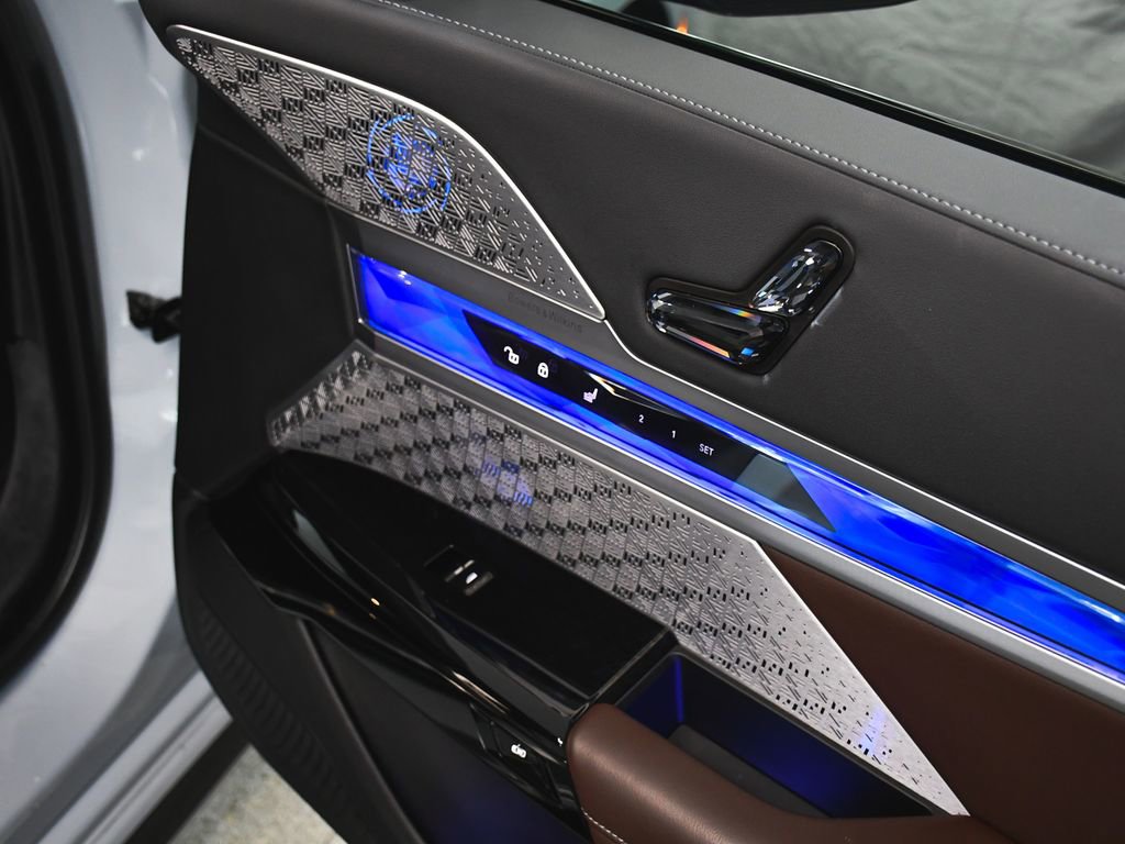 Used 2024 BMW i7 xDrive60 image 23
