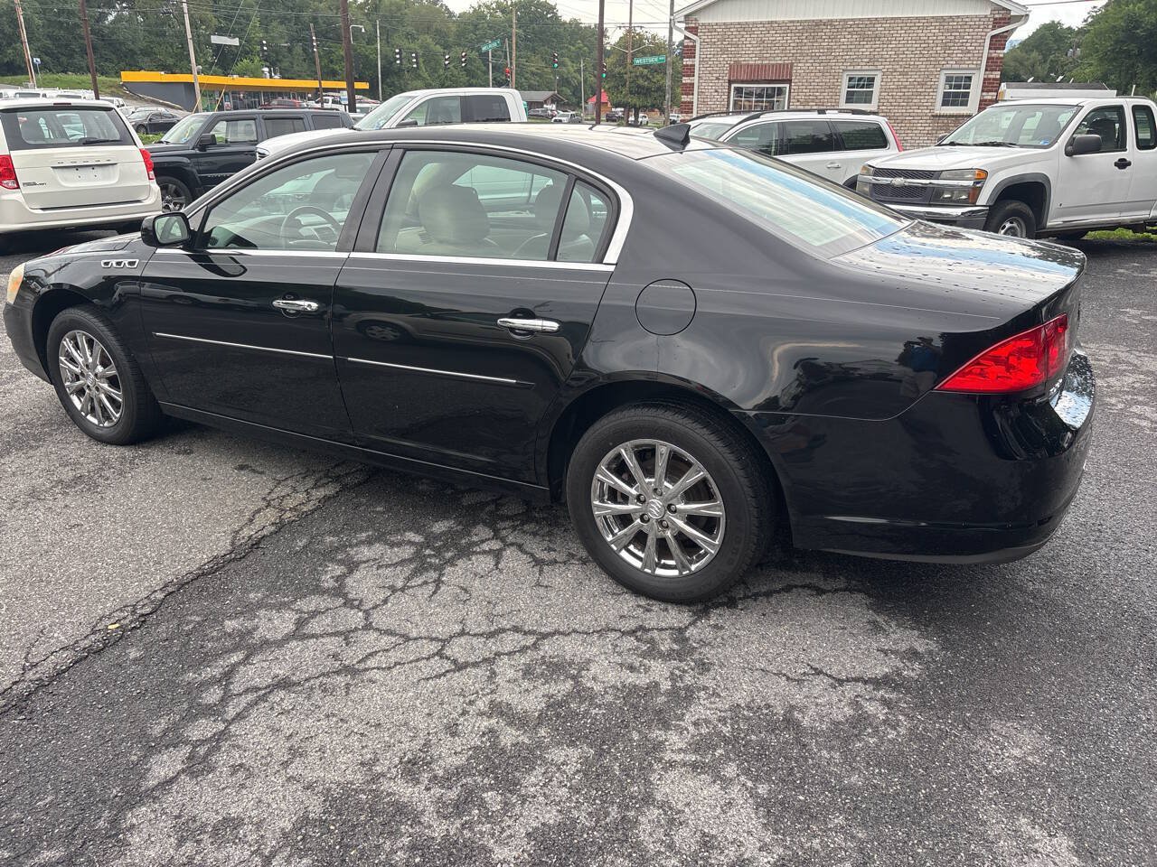 Used 2011 Buick Lucerne CXL FWD image 15