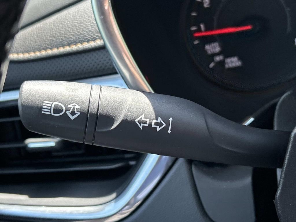 Used 2018 Chevrolet Equinox Premier FWD image 33