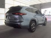 Used 2024 Toyota Highlander XLE FWD image 4