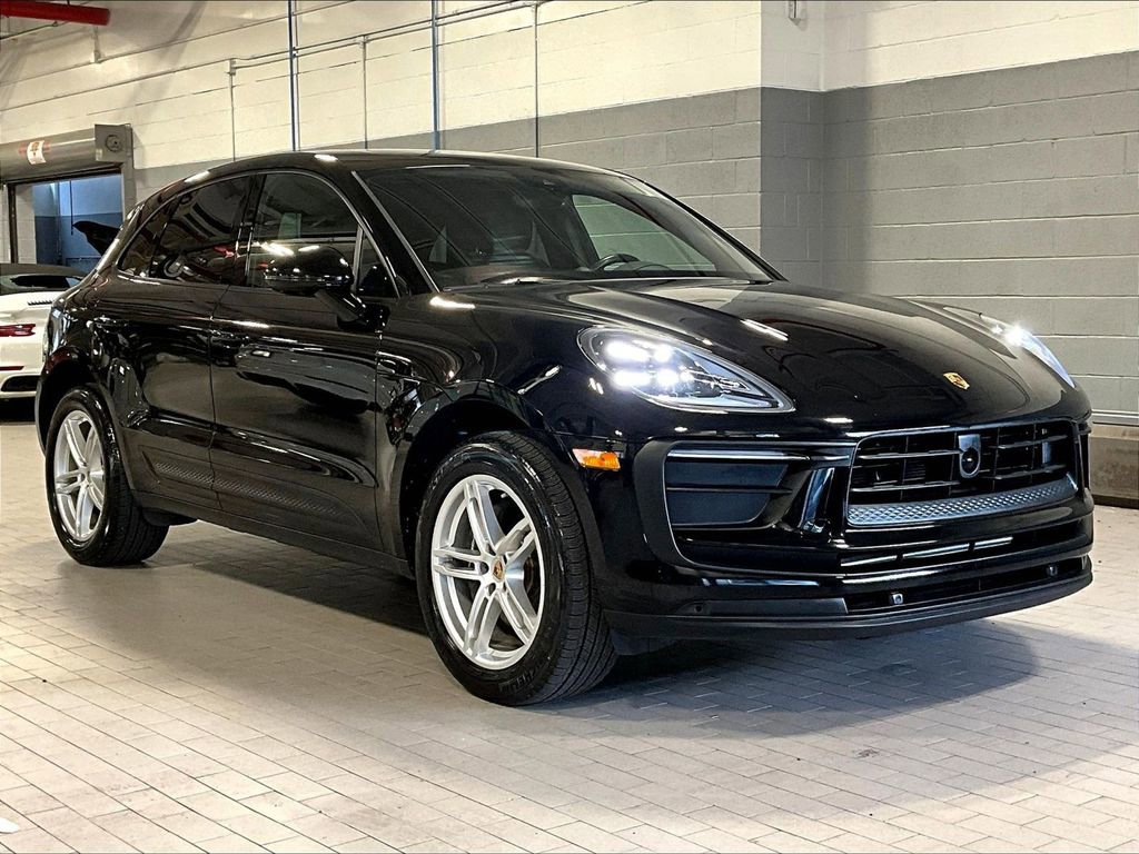 Certified 2023 Porsche Macan image 7