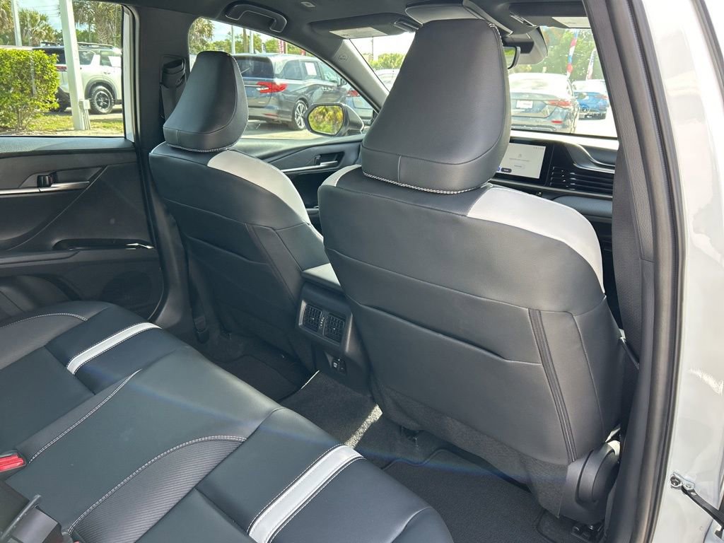 Used 2025 Toyota Camry SE w/ Convenience Package image 46