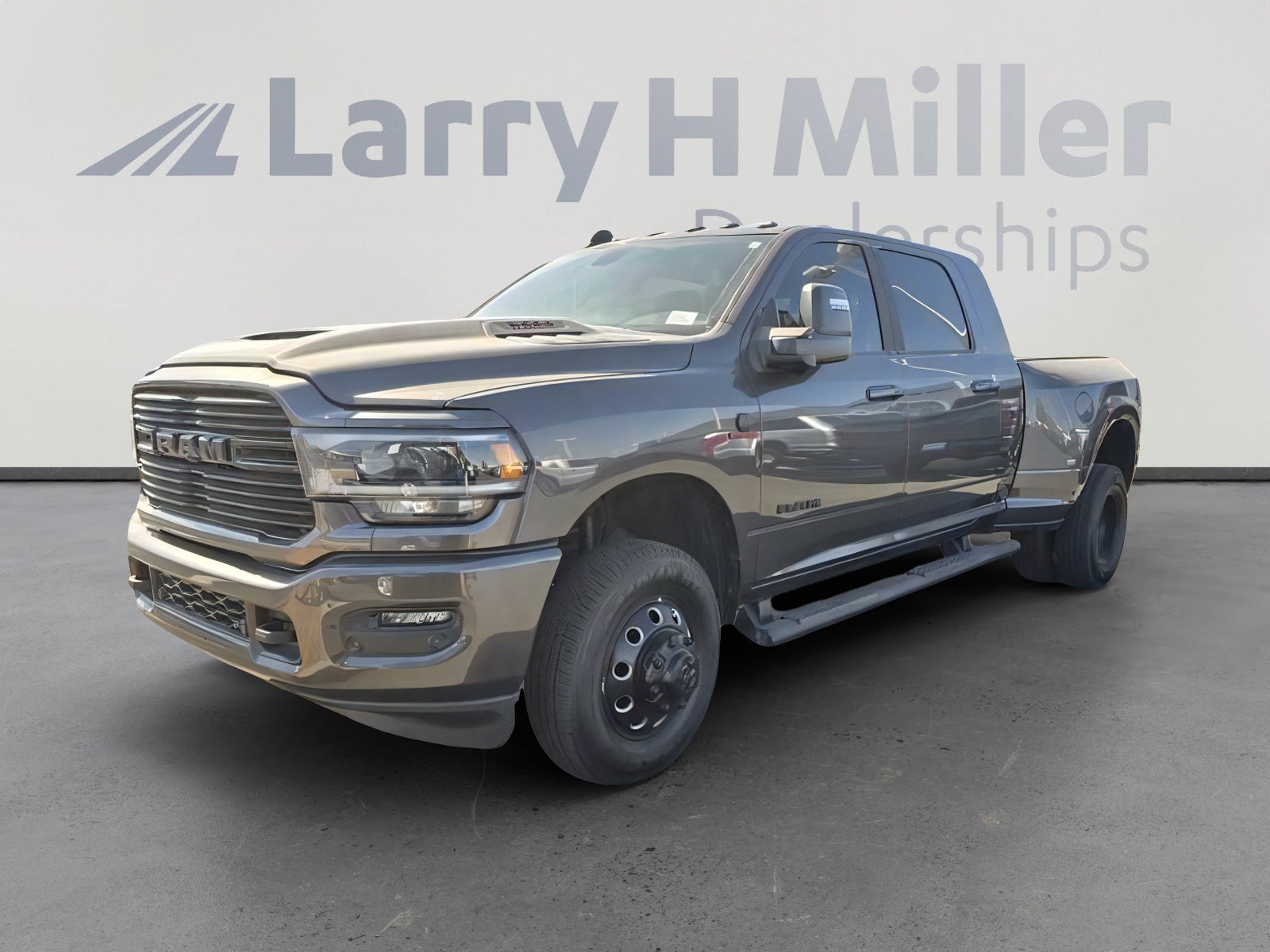 Used 2024 RAM 3500 Laramie w/ Night Edition AWD/4WD image 2