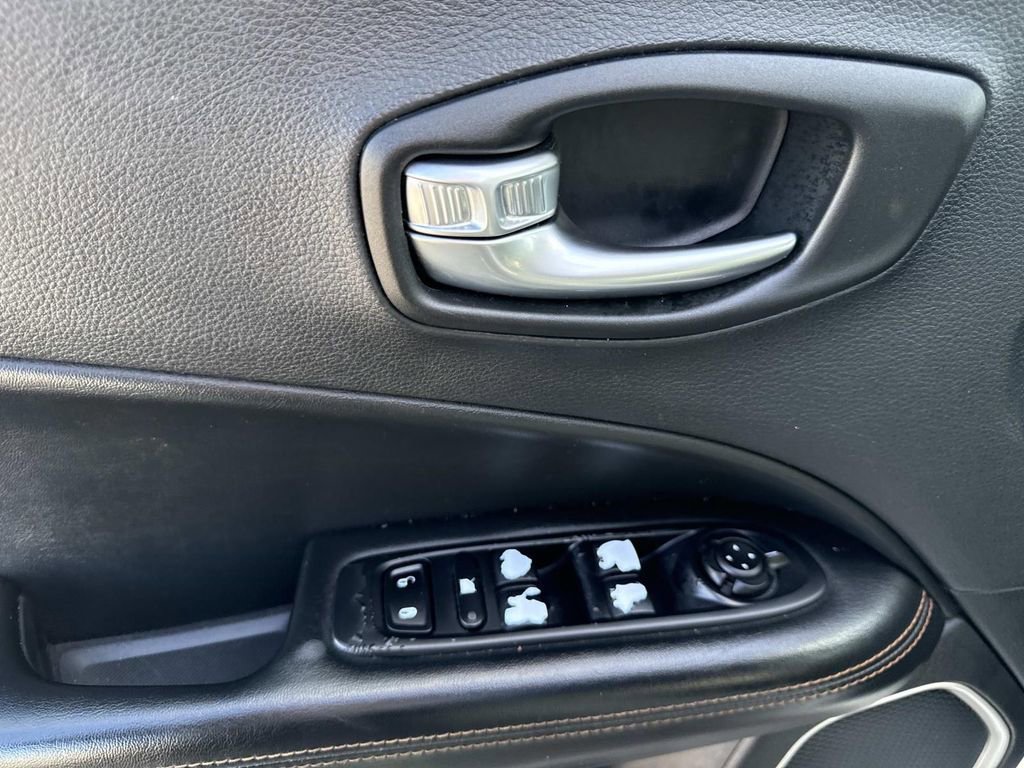 Used 2020 Jeep Compass Limited image 19