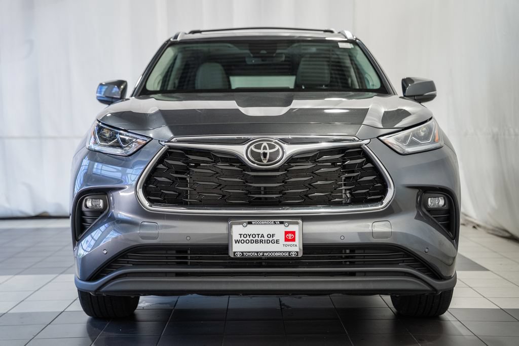 Used 2023 Toyota Highlander Limited AWD/4WD image 2