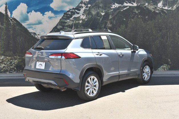 Certified 2023 Toyota Corolla Cross LE w/ Moonroof Package AWD/4WD image 3