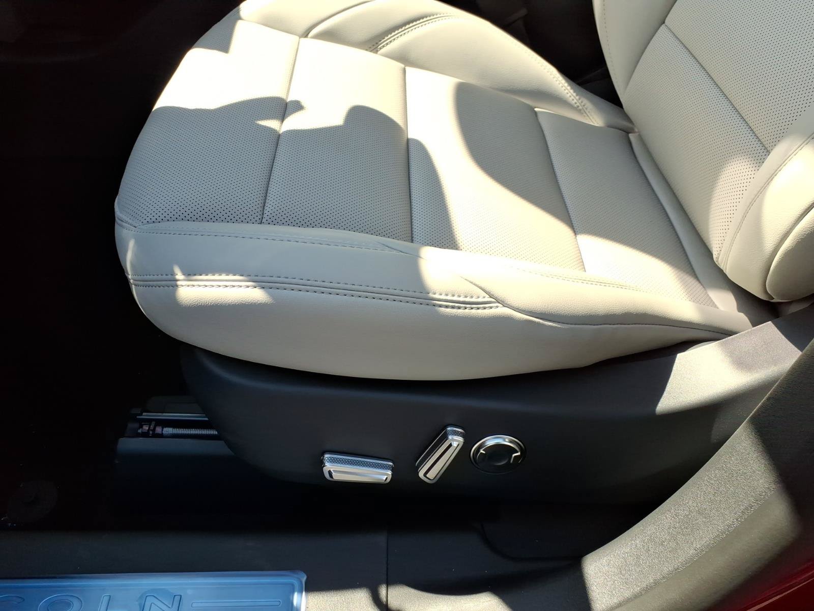 New 2026 Lincoln Nautilus Premier AWD/4WD image 12