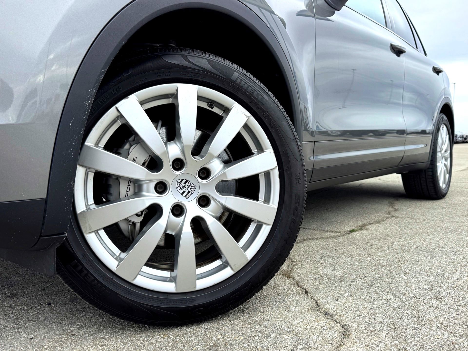 Used 2015 Porsche Cayenne S image 2